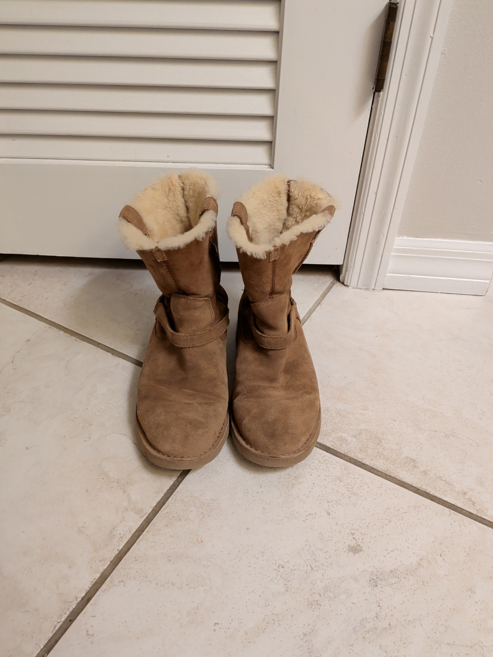 UGG Chestnut Sheepskin Lined Boot - Cream Interior
